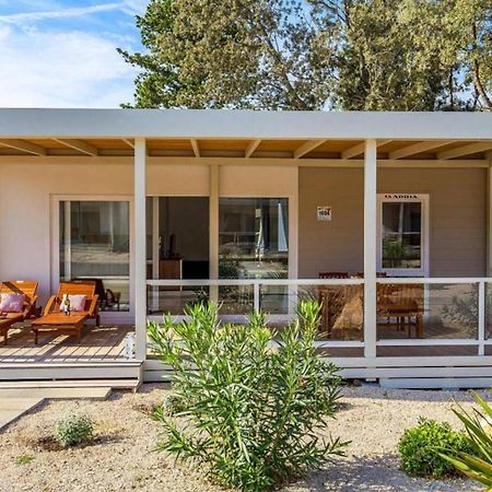 Mobile Home Mediteran Superior By The Pool In Caravan Park Strasko, Novaglia Esterno foto