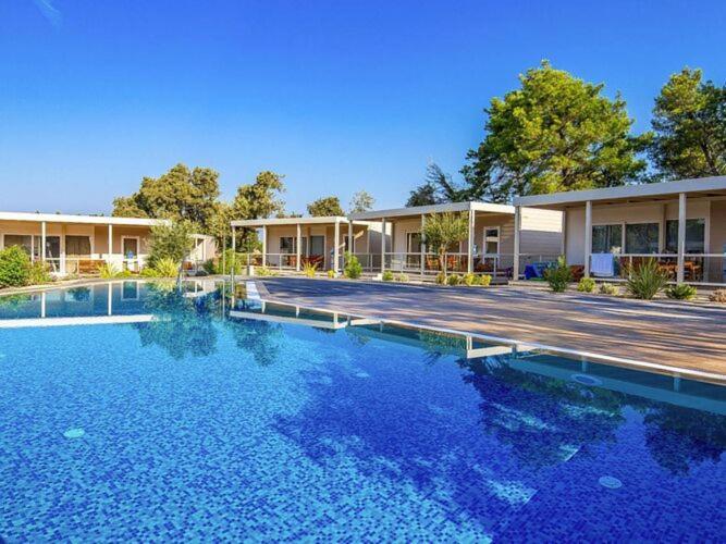 Mobile Home Mediteran Superior By The Pool In Caravan Park Strasko, Novaglia Esterno foto