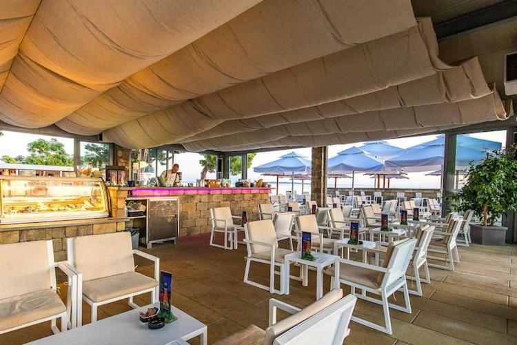 Mobile Home Mediteran Superior By The Pool In Caravan Park Strasko, Novaglia Esterno foto