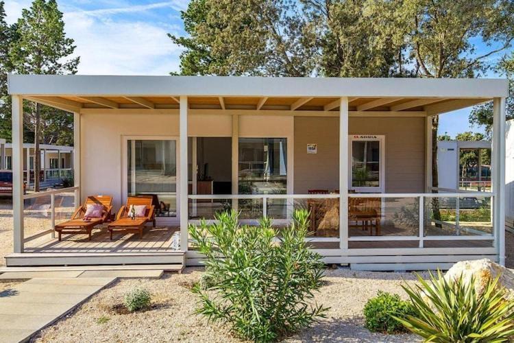 Mobile Home Mediteran Superior By The Pool In Caravan Park Strasko, Novaglia Esterno foto