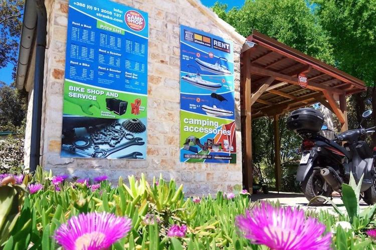 Mobile Home Mediteran Superior By The Pool In Caravan Park Strasko, Novaglia Esterno foto
