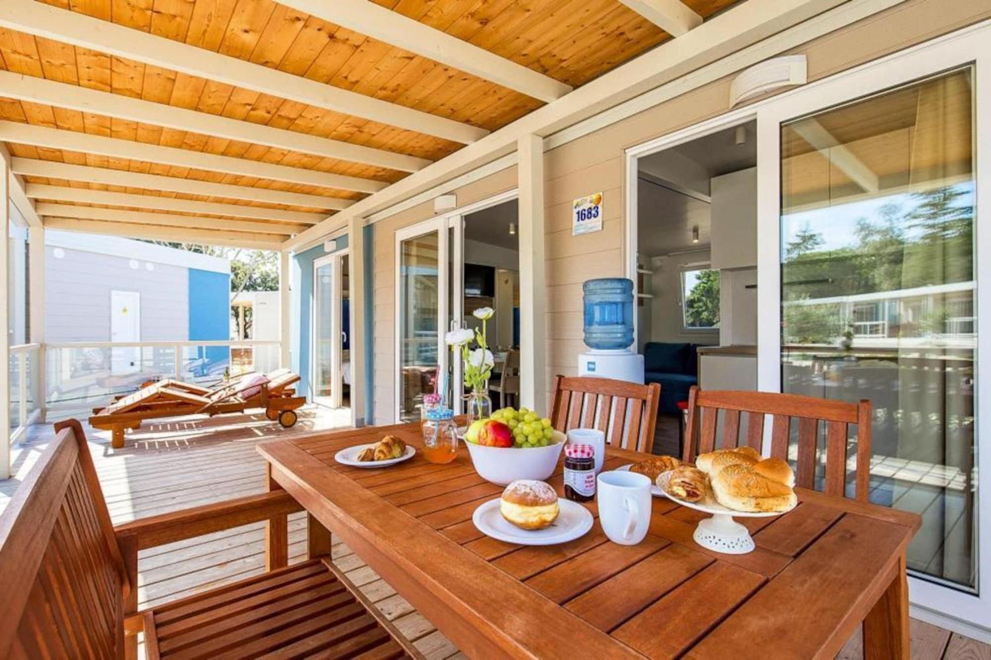 Mobile Home Mediteran Superior By The Pool In Caravan Park Strasko, Novaglia Esterno foto