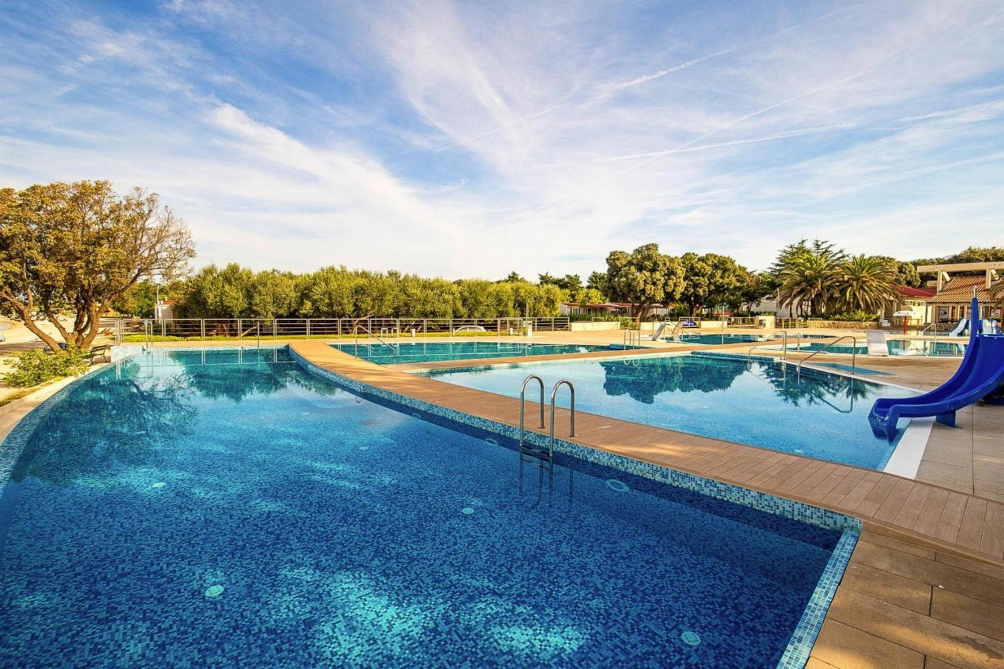 Mobile Home Mediteran Superior By The Pool In Caravan Park Strasko, Novaglia Esterno foto